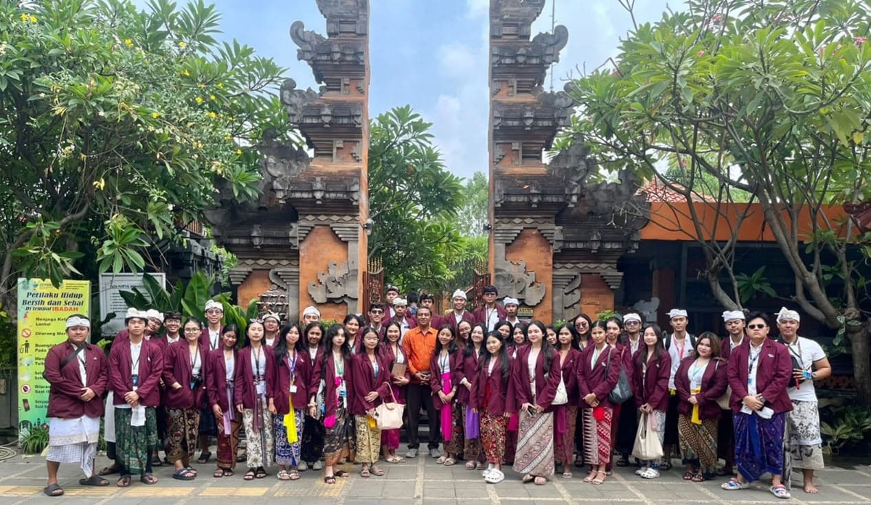 BINUS University Hindu Student Family community-service group in Bali
